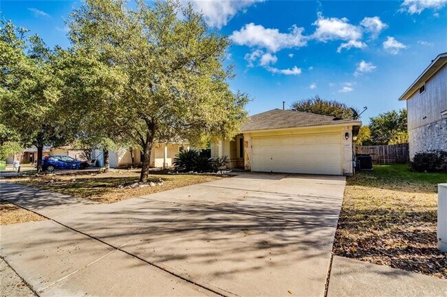 Building Photo - 1307 Dillon Lake Bend