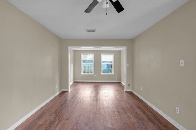 Building Photo - 7304 Kinney St
