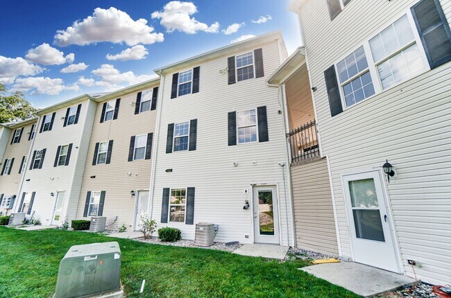 Building Photo - 1115 N Byrne Rd