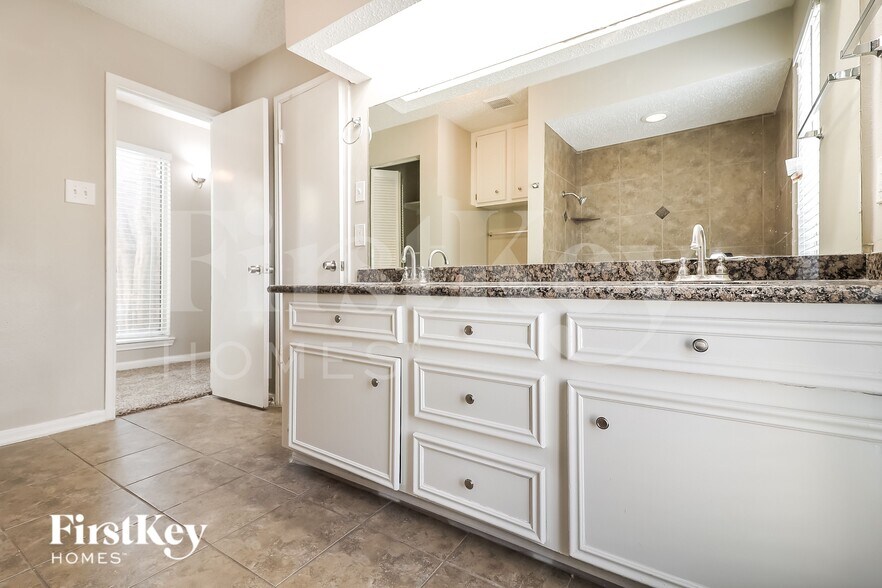 Building Photo - 7311 Las Brisas Dr