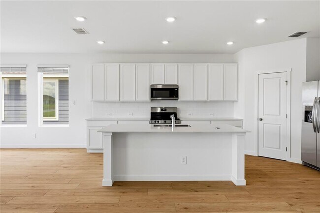Building Photo - 5550 Guava Ct