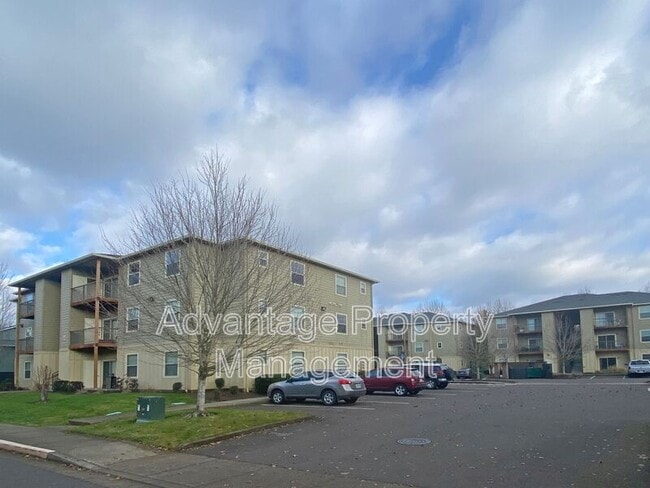 Building Photo - 501 Catron Pl