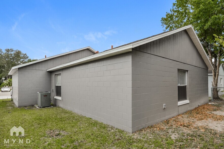 Building Photo - 1481 Harbin Dr