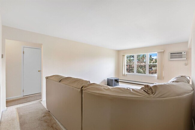 Building Photo - 132 Riverview Ct