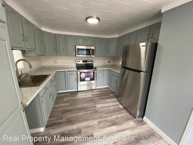 Building Photo - 3 br, 1.5 bath House - 13 Elm Street