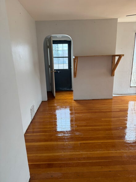 Building Photo - 138 W Laurel Ave