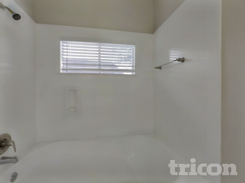 Building Photo - 6615 Laurel Glen Dr