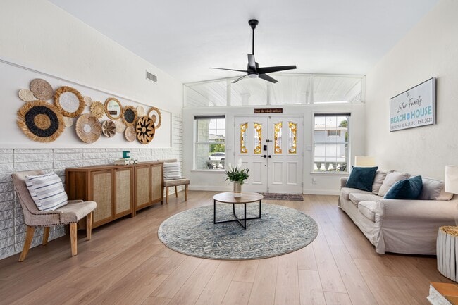 Building Photo - 94 Ivanhoe Dr