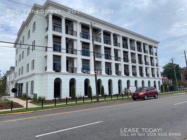Building Photo - 510 13th St