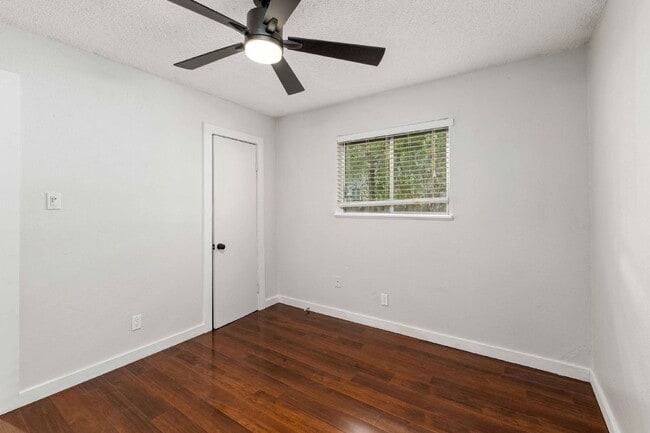 Building Photo - 2928 E 12th St