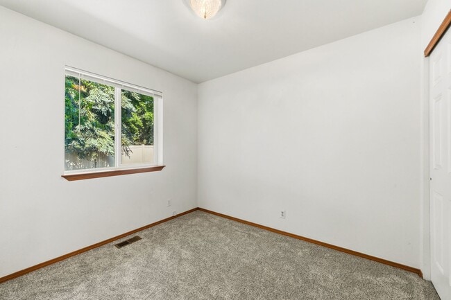 Building Photo - 5769 N Lachaise Ln