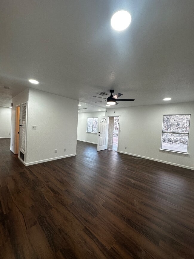 Building Photo - 7600 Plaza Redonda Dr