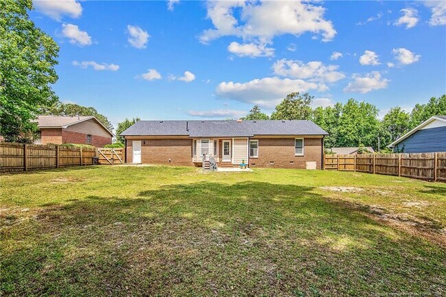 Building Photo - 2713 Leabrook Dr