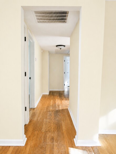 Building Photo - 1554 Geraldine Dr