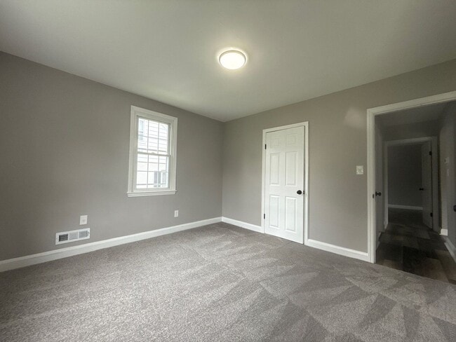 Building Photo - Five-Bedroom Home in Nottingham