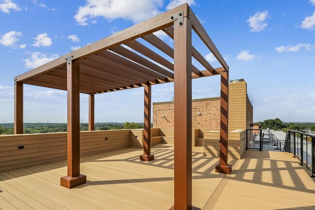 Building Photo - Spacious 1br/1bth Condo minutes from Downtown Silver Spring!