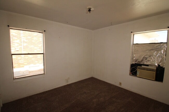 Building Photo - MINUTES FROM FORT BLISS!!