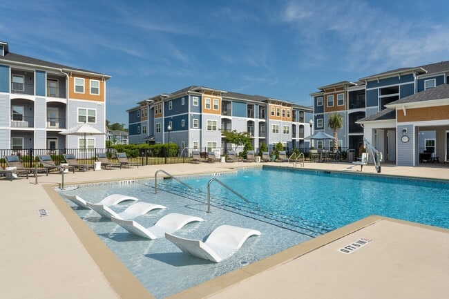 Building Photo - Hawthorne at Pine Forest