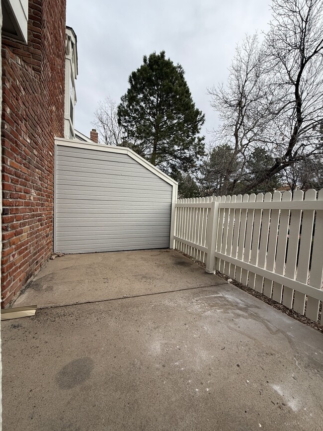 Building Photo - 2811 W Long Dr