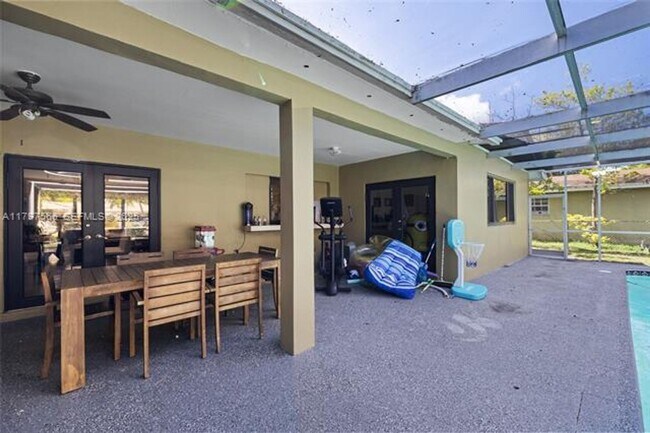 Building Photo - 20375 NE 22nd Pl