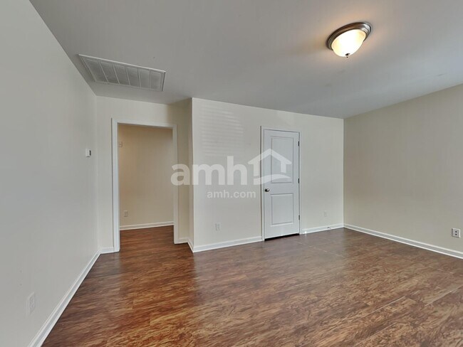 Building Photo - 321 Crabapple Cir