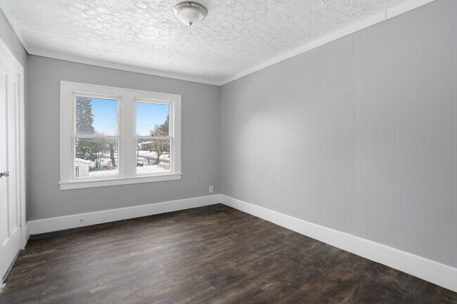 Building Photo - 2229 Cordova Ave