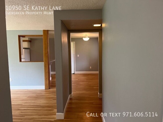 Building Photo - 10950 SE Kathy Ln