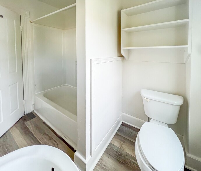 Building Photo - 1005 Maplewood Ave