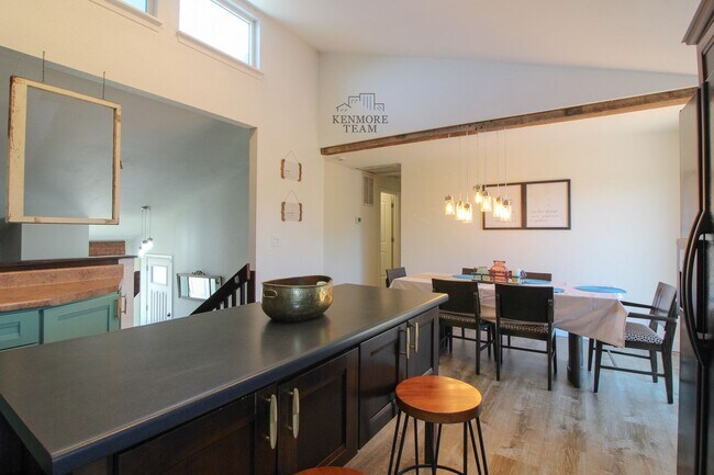 Building Photo - FURNISHED: 5 Bedroom, 2 Bath Home in Kennewick