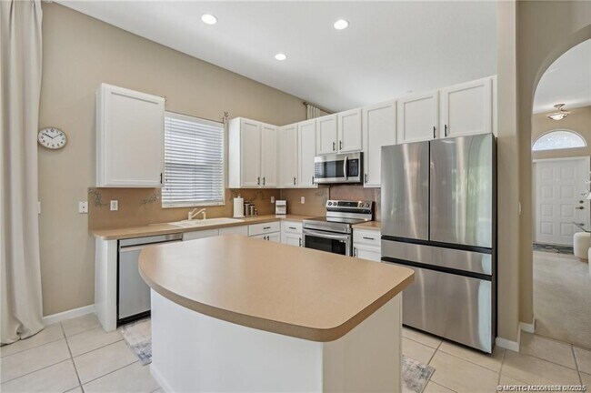 Building Photo - 3796 NW Deer Oak Dr