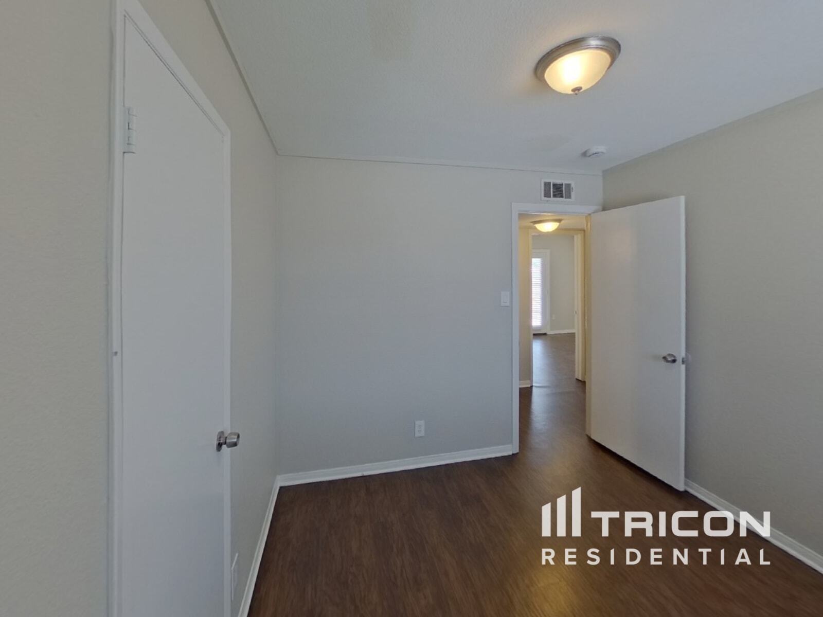 Building Photo - 6112 Granada Cir