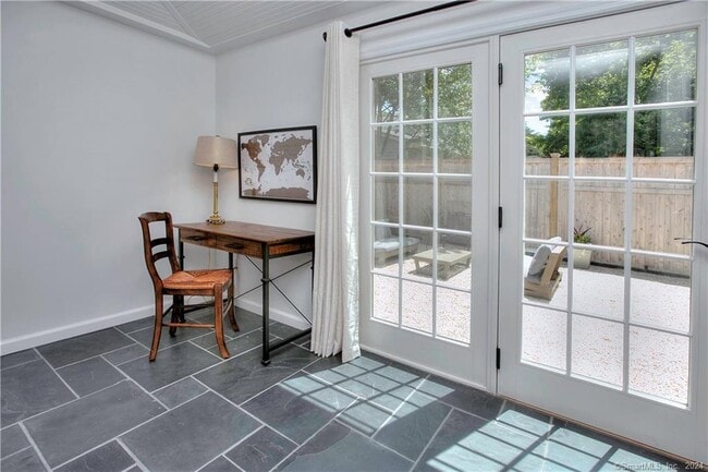 Building Photo - 1 Otter Trail