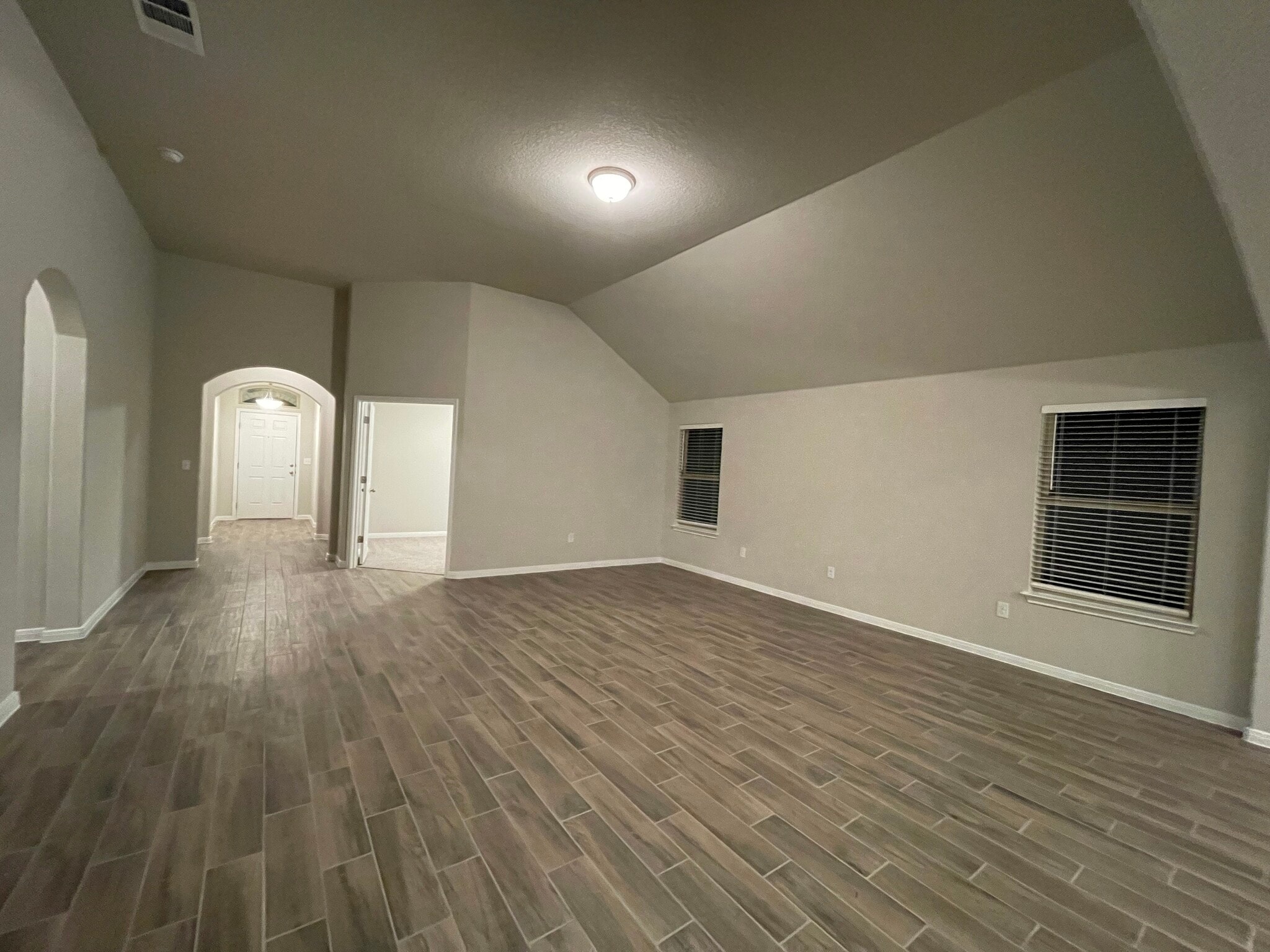 Building Photo - 300 La Joya Pass