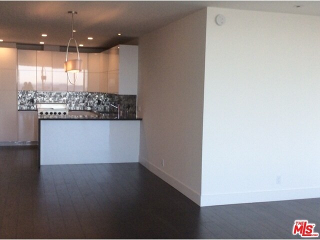 Building Photo - 1100 Alta Loma Rd