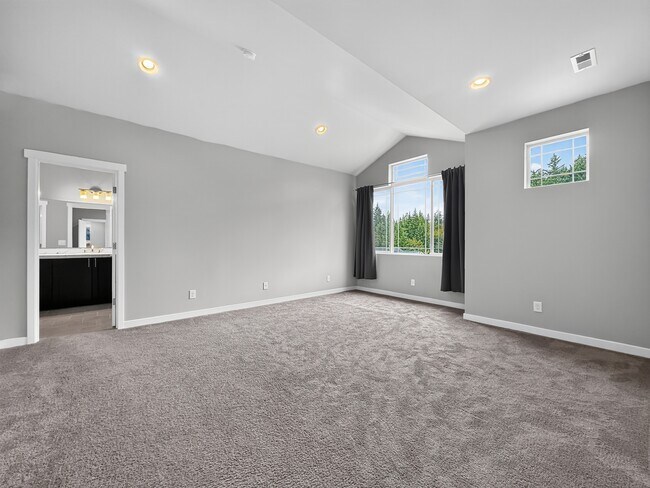 Building Photo - 15249 NE Woodland Pl