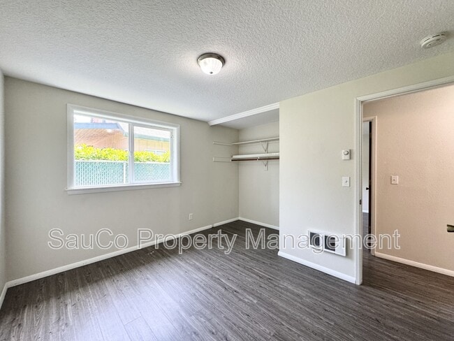 Building Photo - 444 N 12th St