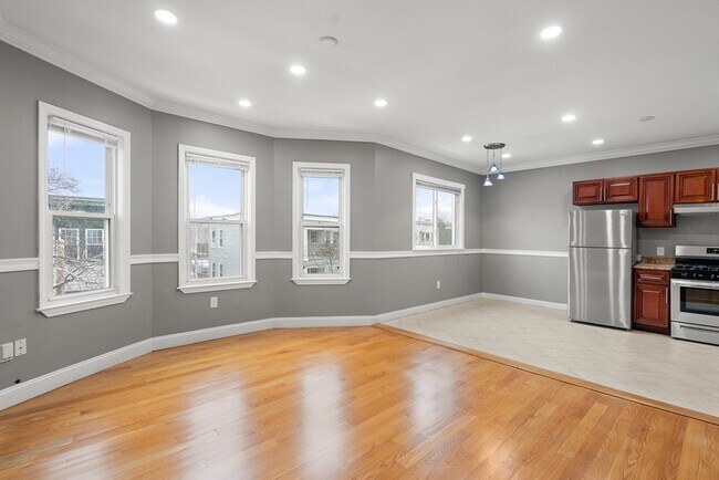 Building Photo - 97 Welles Ave