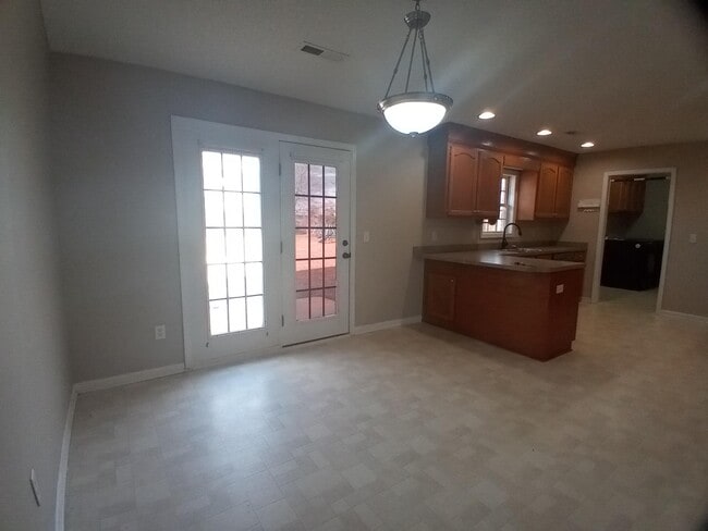 Building Photo - 3525 Drayton Dr