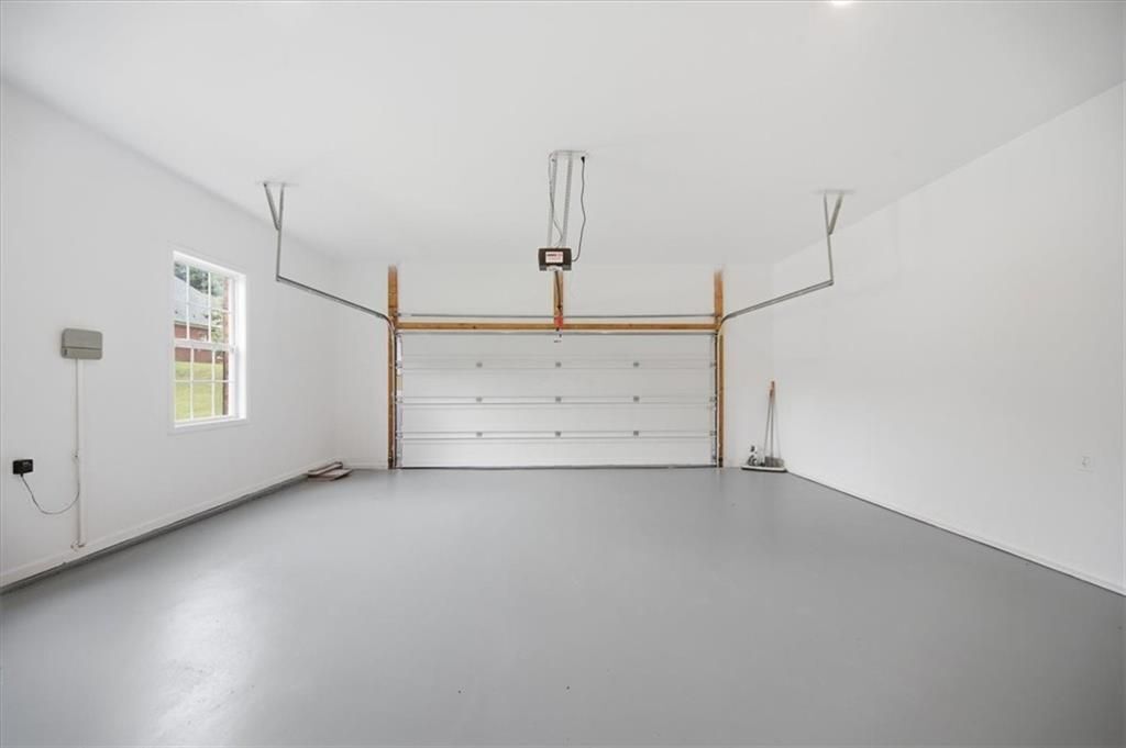 Building Photo - 2000 Millstone Dr SW