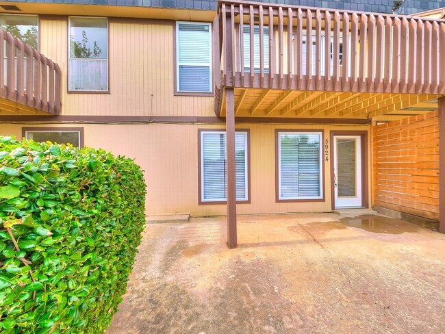 Building Photo - 5924 W Hefner Rd