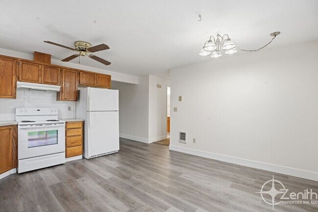 Building Photo - 16113 NE 4th Way