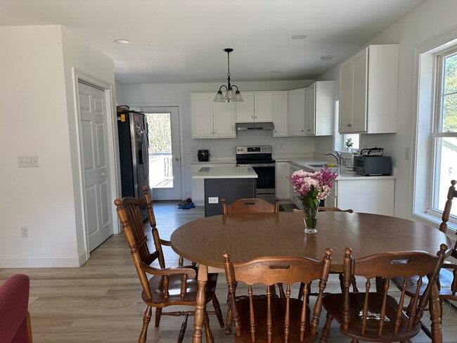 Building Photo - Newly Built! Spacious 4BR 2 Bath House