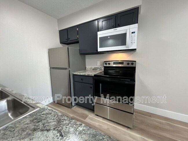 Building Photo - 1324 S Jackson St