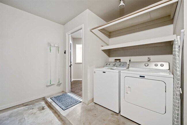 Building Photo - 5418 Roserock Ln