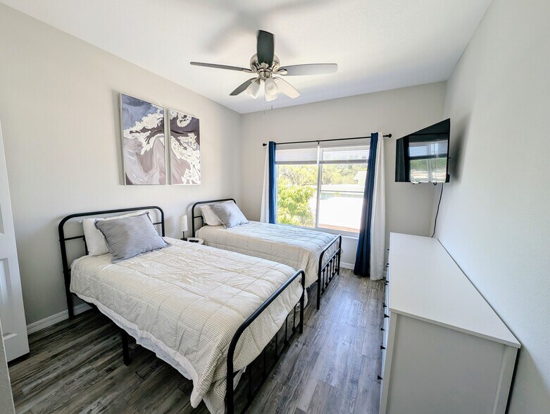 Bed 1 - 14522 N Nebraska Ave