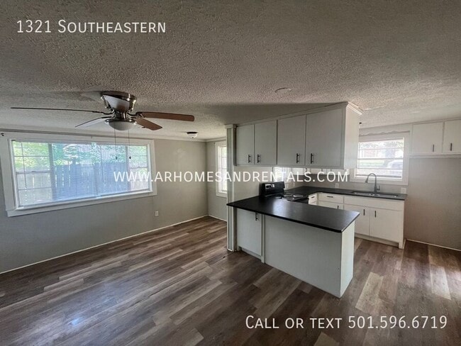 Building Photo - 1321 Southeastern-