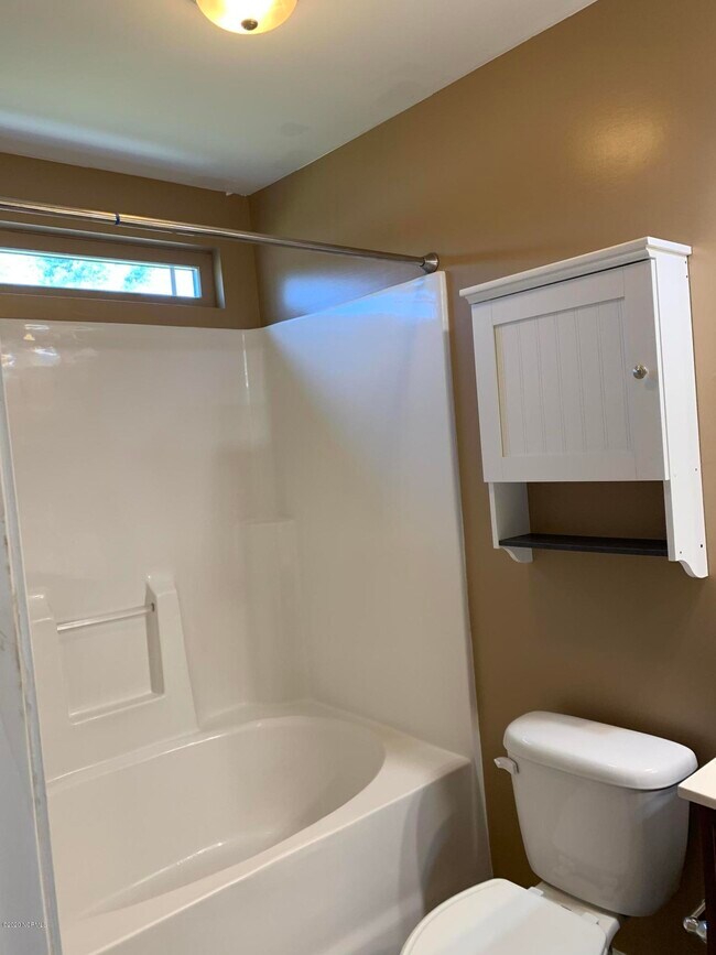Building Photo - 421 McCall Dr