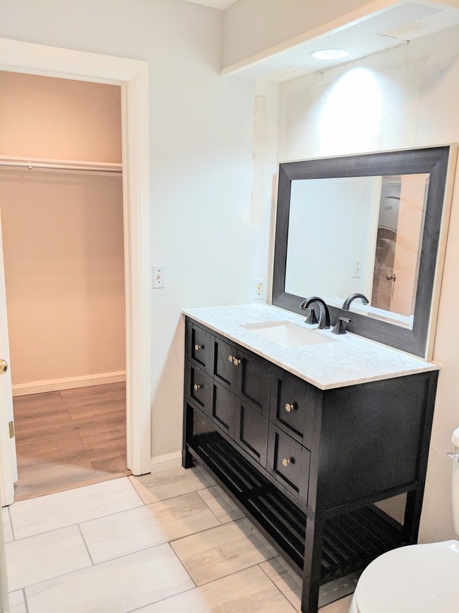 Building Photo - 600 NW 4th St