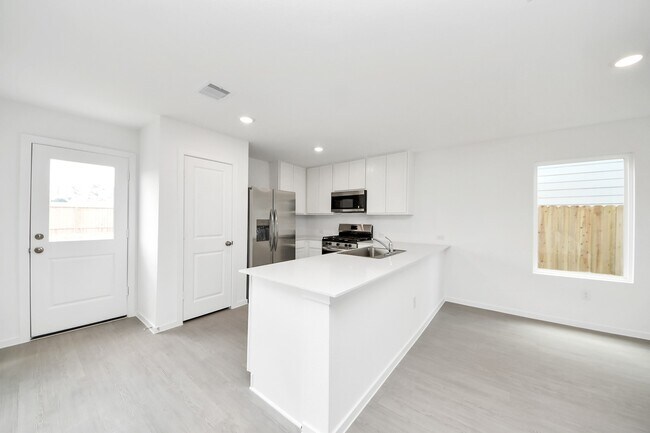Building Photo - 13338 Rayhill Dr