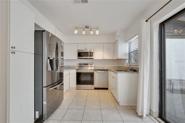 Building Photo - 9426 Lake Lotta Cir